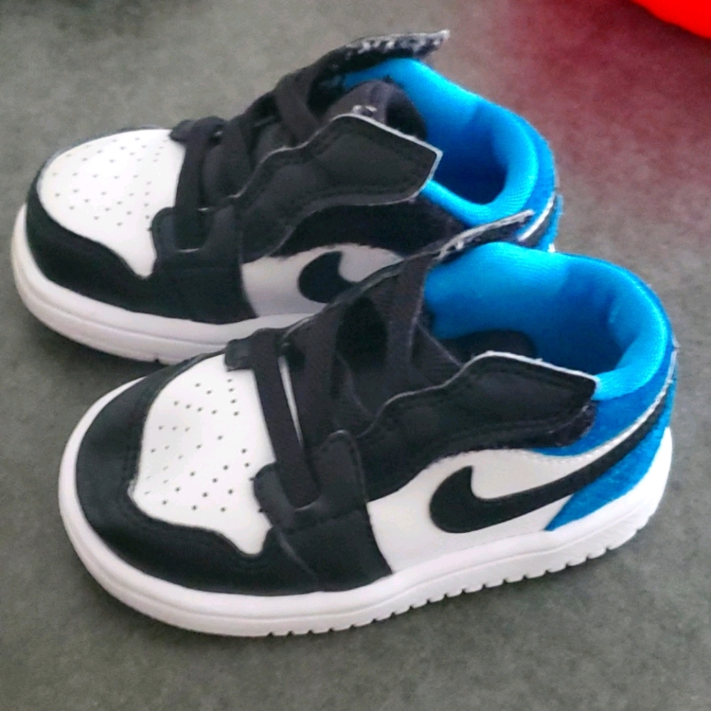 Low jordan 1s